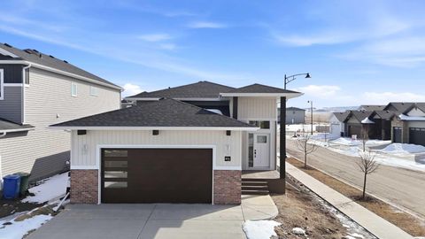 41 Emmett Crescent Red Deer AB T4P 3G8