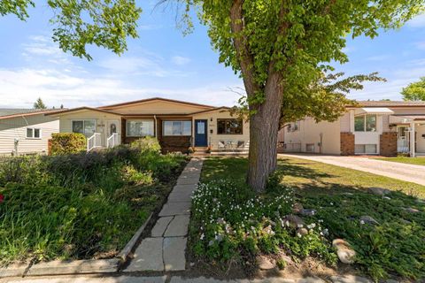 Photo of 3609 A 66a Street, Camrose, AB T4V 3H4 (MLS # A2322967)