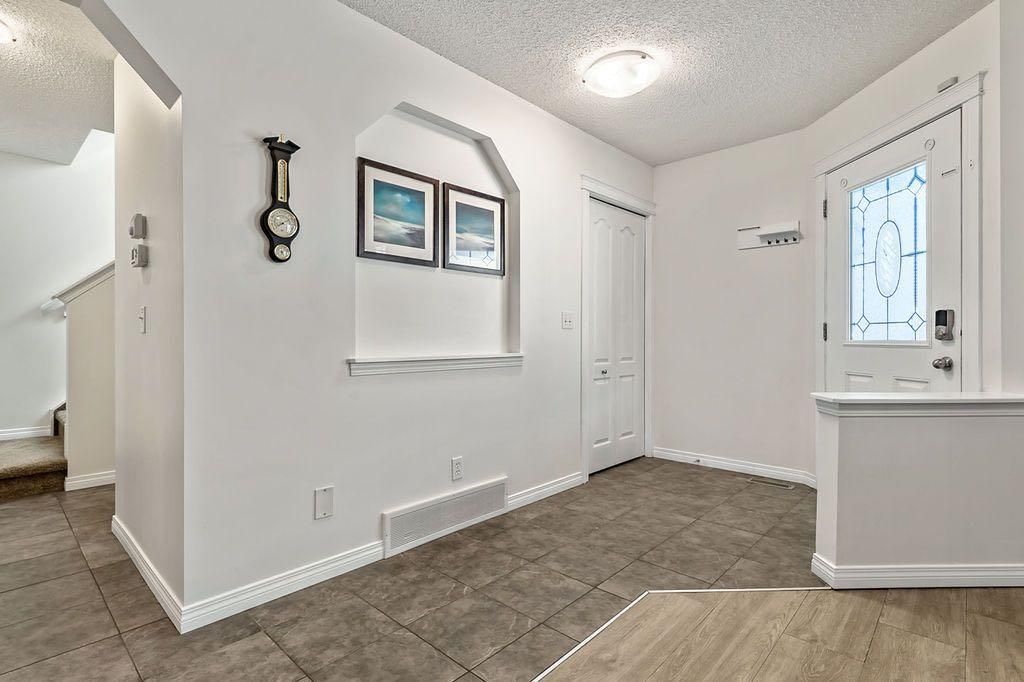 Photo of 30 Drake Landing Common, Okotoks, AB T1S 2H4 (MLS # A2320771)