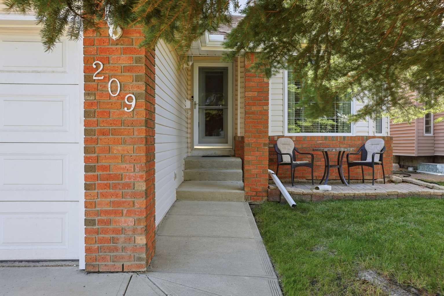 209 schubert Place NW
