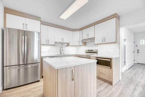 7207 7 Street SW Calgary AB T2V 1G1