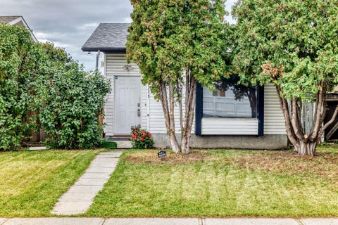 Photo of 33 Aberdare Way NE, Calgary, AB T2A 6T6 (MLS # A2344844)