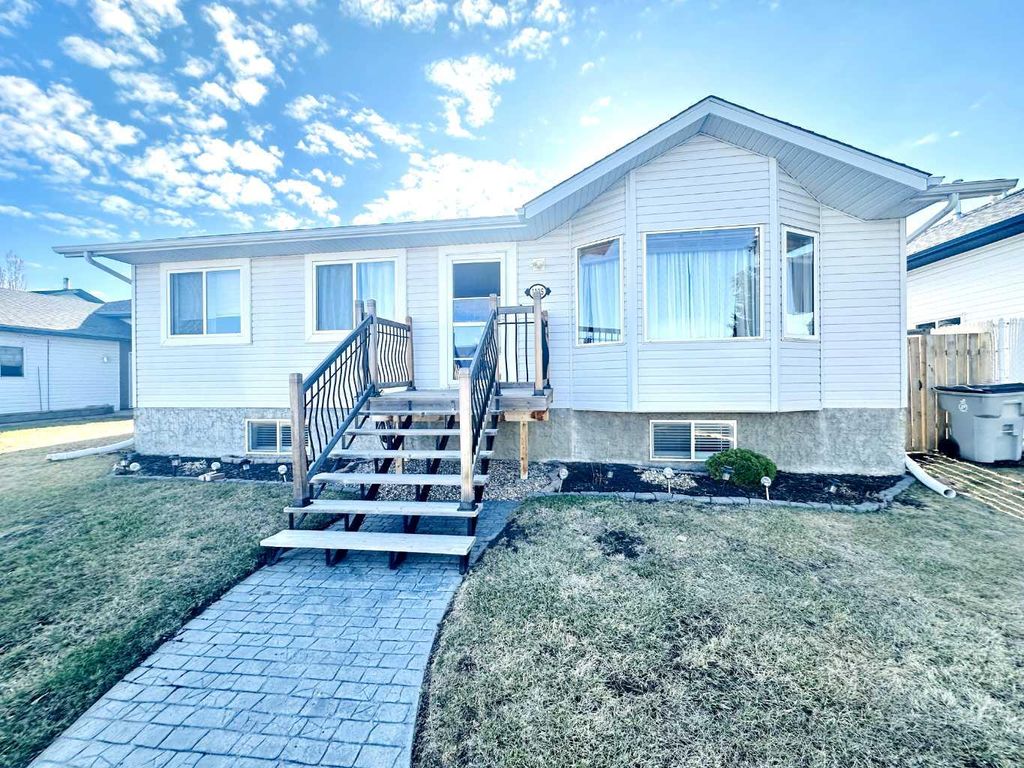Photo of 1105 19 Street, Wainwright, AB T9W 1V1 (MLS # A2308361)