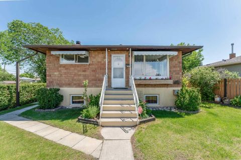 Photo of 1502 40 Street SE, Calgary, AB T2A 1K2 (MLS # A2323322)