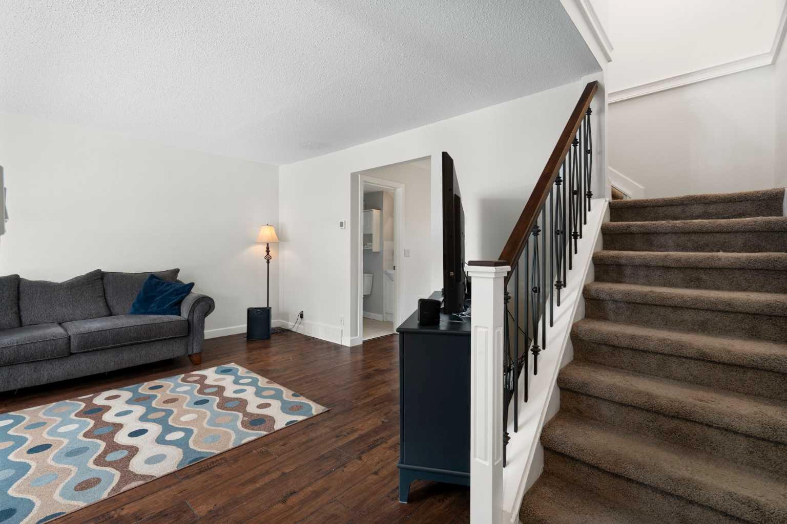 123 Queensland Drive SE 144