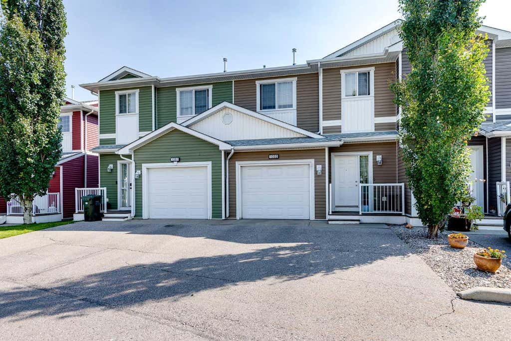 Photo of 800 Yankee Valley Boulevard SE #1302, Airdrie, AB T4A 2L3 (MLS # A2340456)