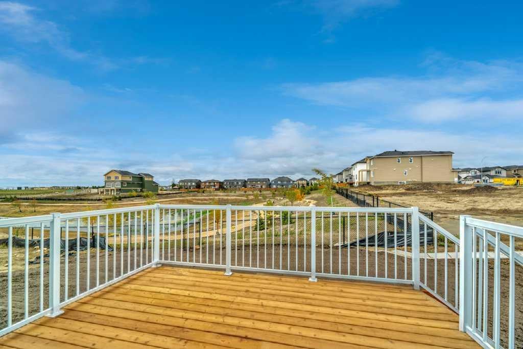 212 Edgefield Bay