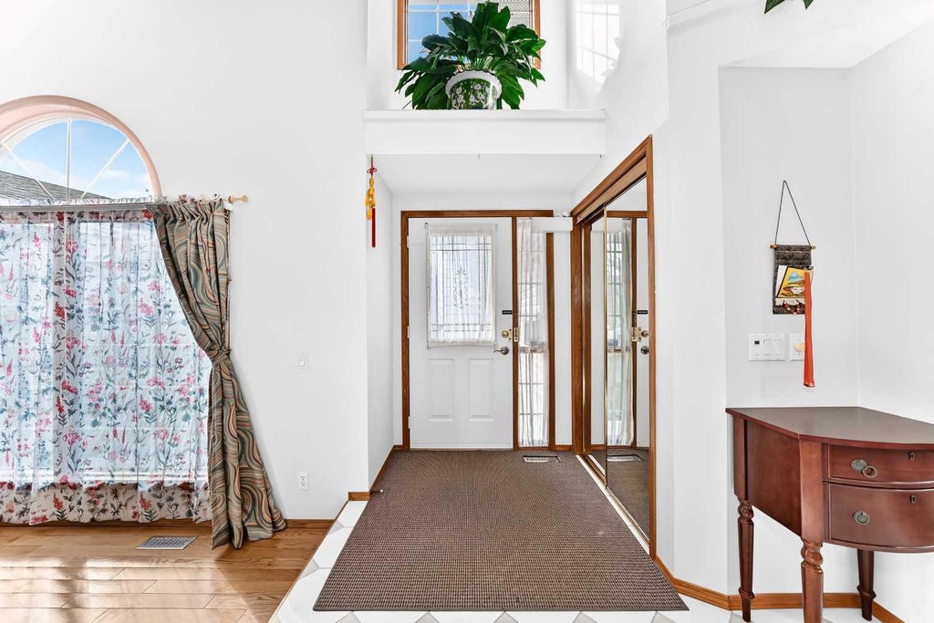 Photo of 127 Edgebrook Circle NW, Calgary, AB T3A 5A4 (MLS # A2352502)