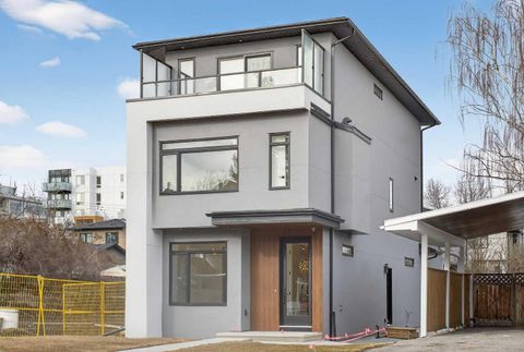 Photo of 720 52 Avenue SW, Calgary, AB T2V 0B5 (MLS # A2284949)