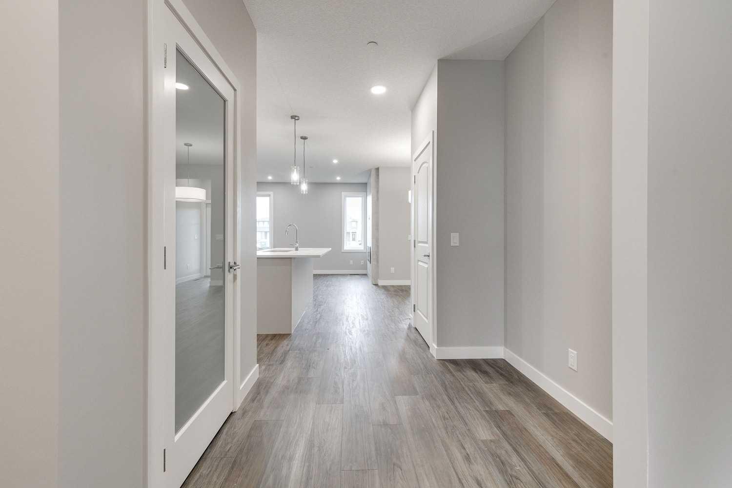 483 Hotchkiss Manor SE