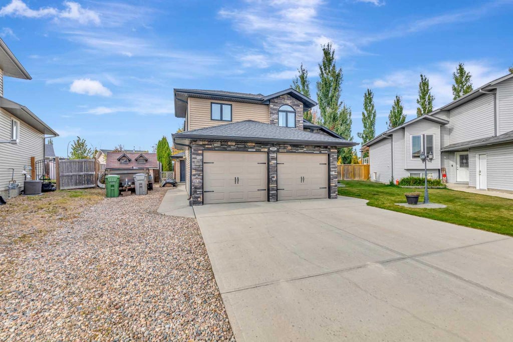 Photo of 2008 47 B Avenue Close, Lloydminster, SK S9V 0Z4 (MLS # A2347893)