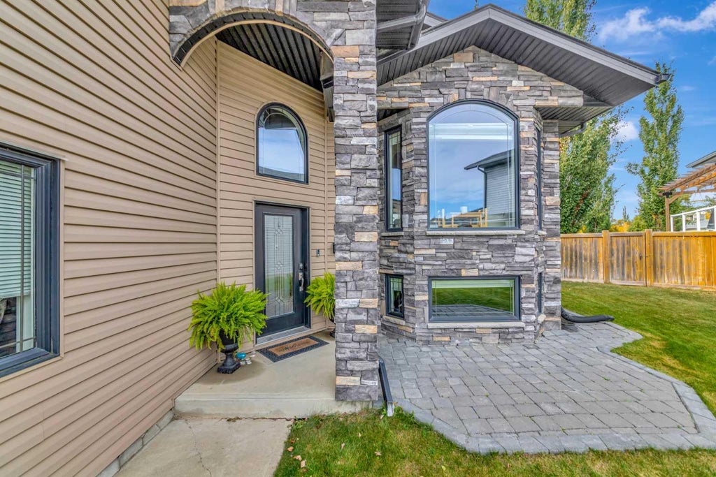 Photo of 2008 47 B Avenue Close, Lloydminster, SK S9V 0Z4 (MLS # A2347893)