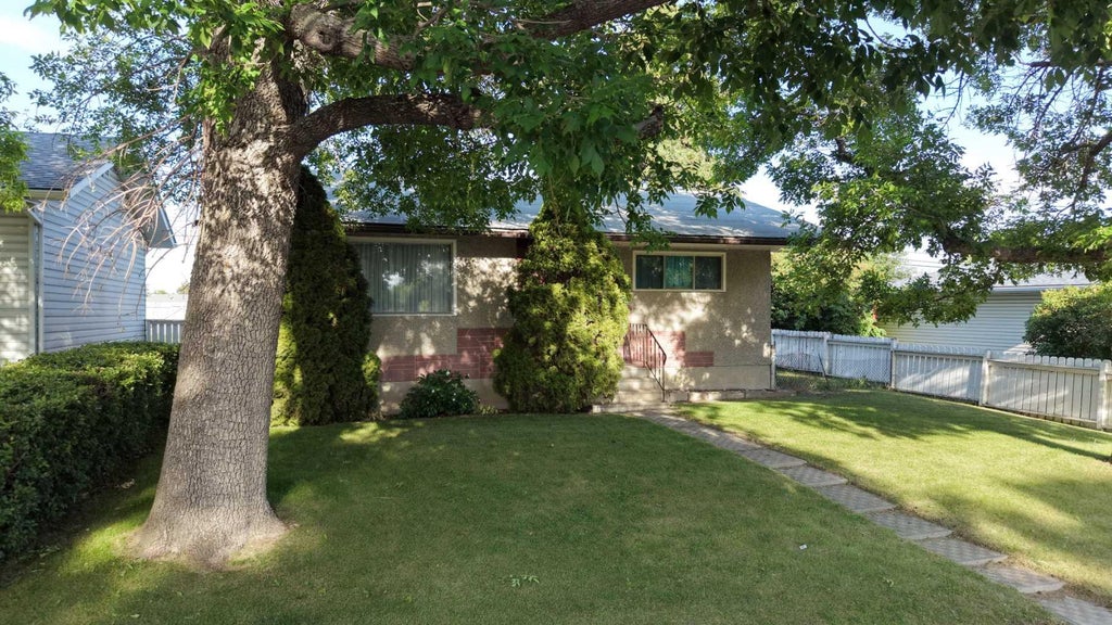 Photo of 1424 Radisson Drive SE, Calgary, AB T2A 1Z4 (MLS # A2324839)