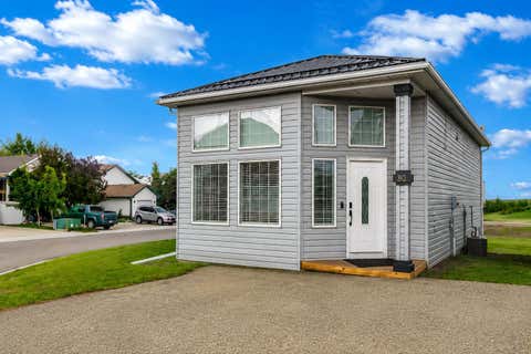 Photo of 80 White Pelican View, Lake Newell Resort, AB T1R 0X5 (MLS # A2320346)