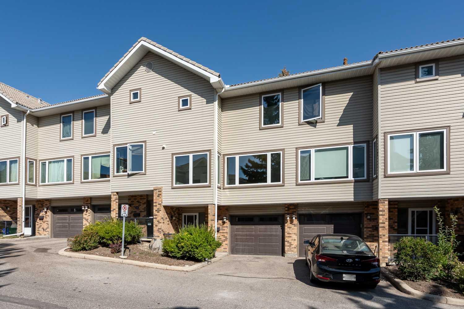 12 Coachway Gardens SW