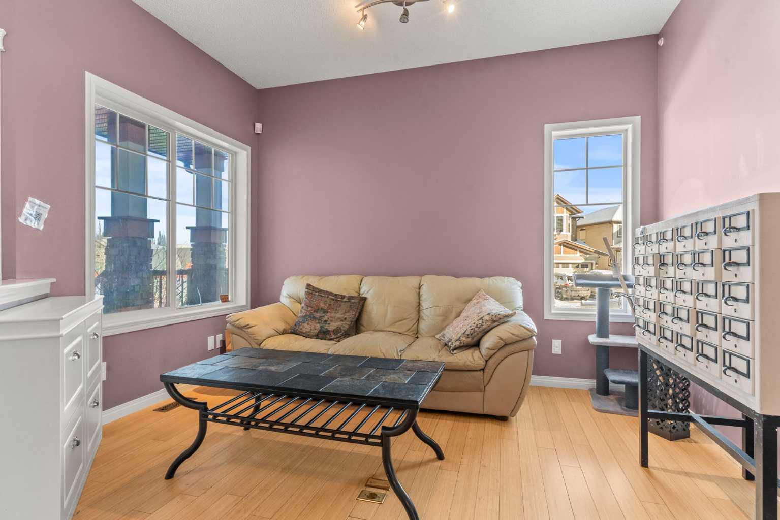 15 Chapalina Close SE