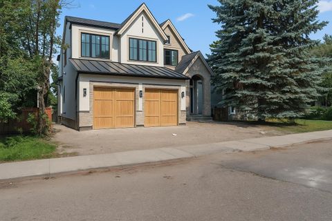 518 33 Avenue SW Calgary AB T2S 0S2