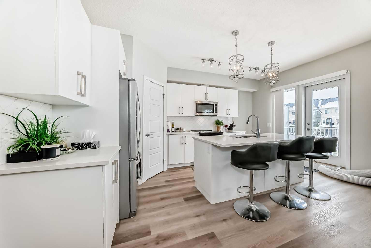 32 Red Embers Parade NE 806