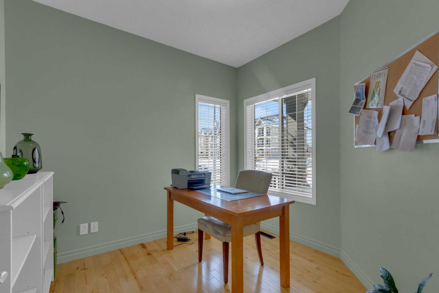 4 Cranfield Circle SE