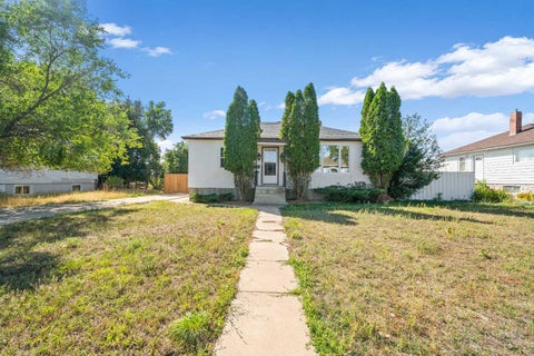 Photo of 227 4 Street SW, Medicine Hat, AB T1A 4E4 (MLS # A2340506)