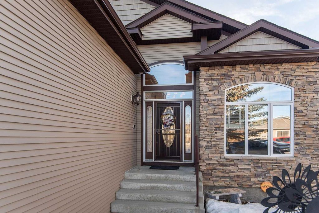 Photo of 15 Volk Place, Red Deer, AB T4R 0E1 (MLS # A2286643)
