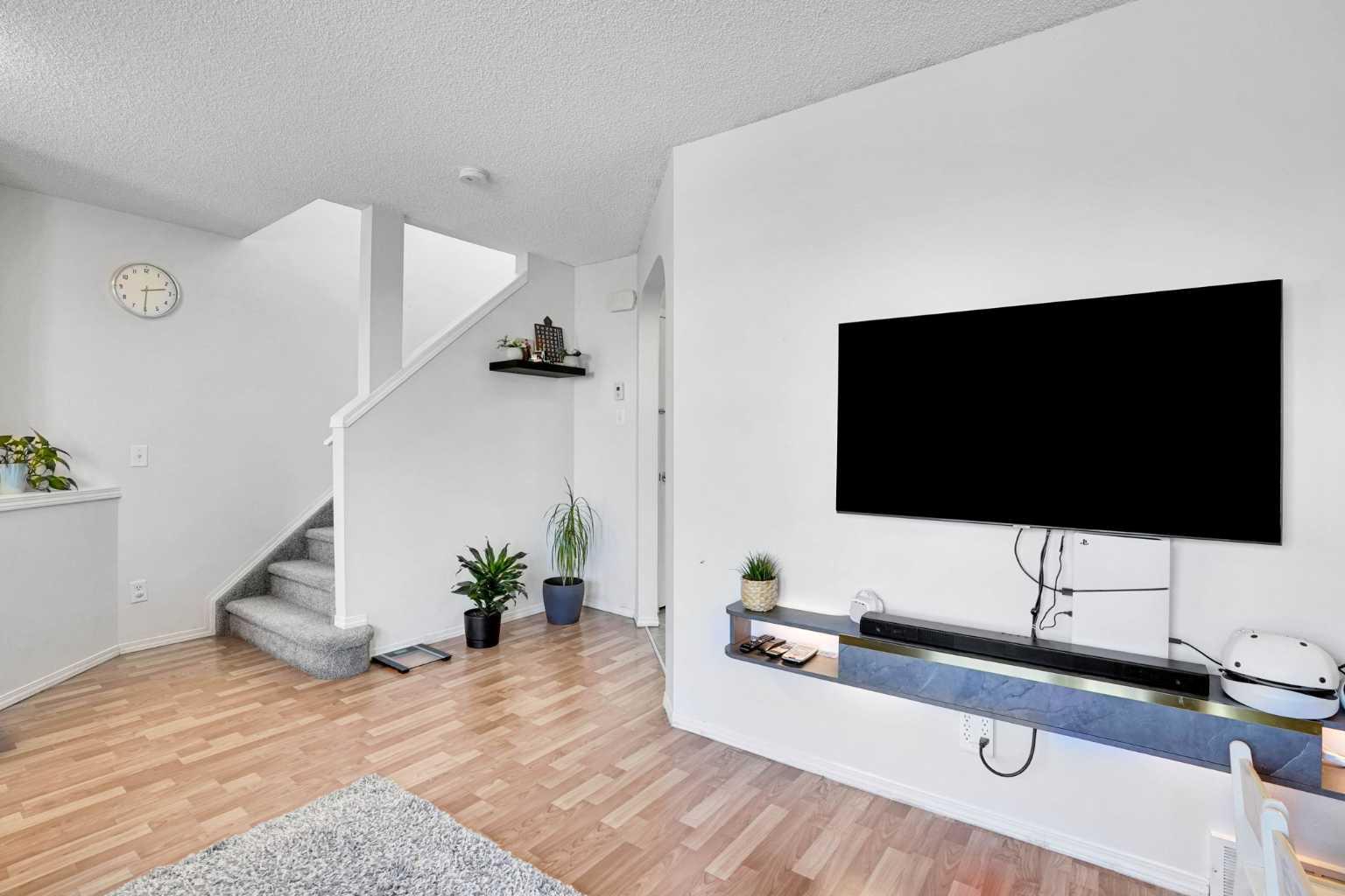 88 saddlebrook Common NE