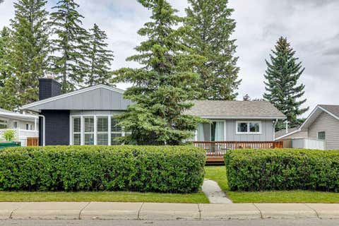 Photo of 63 Hogarth Crescent SW, Calgary, AB T2V 3A8 (MLS # A2321286)