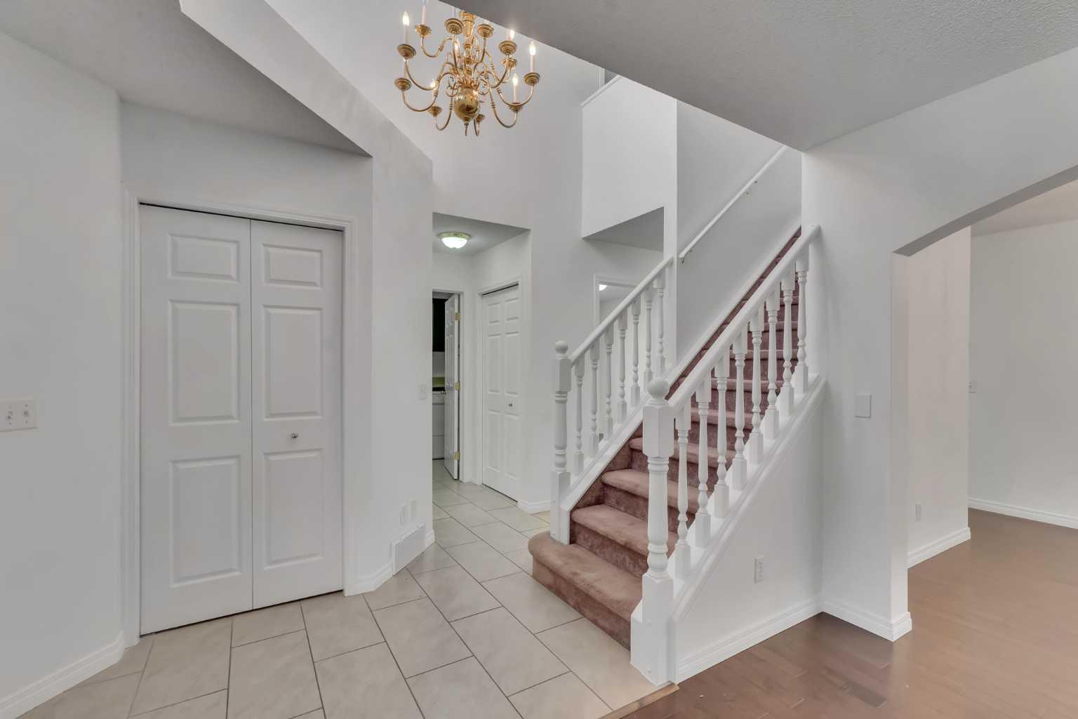 338 Panamount Drive NW