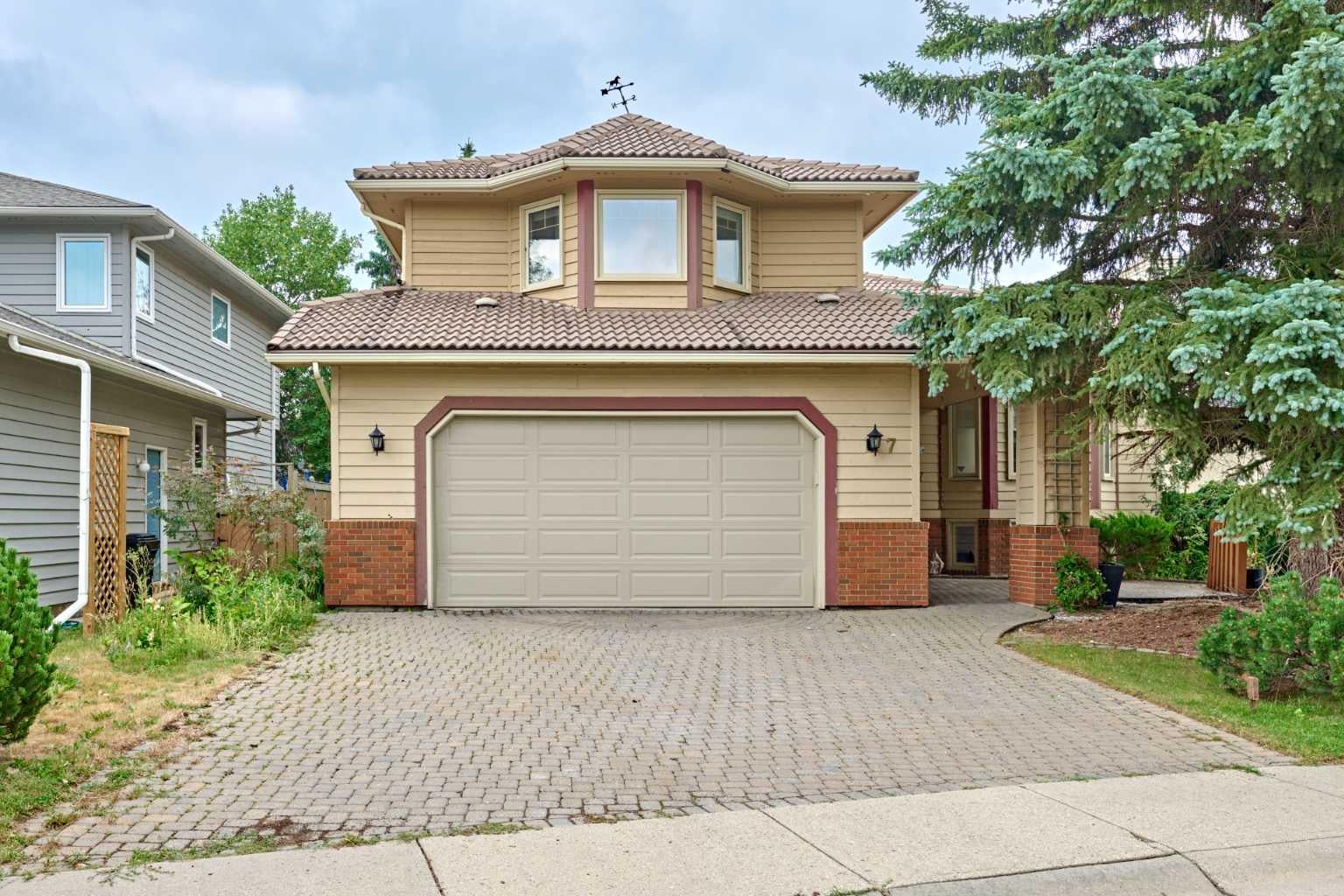 7 Suncastle Crescent SE