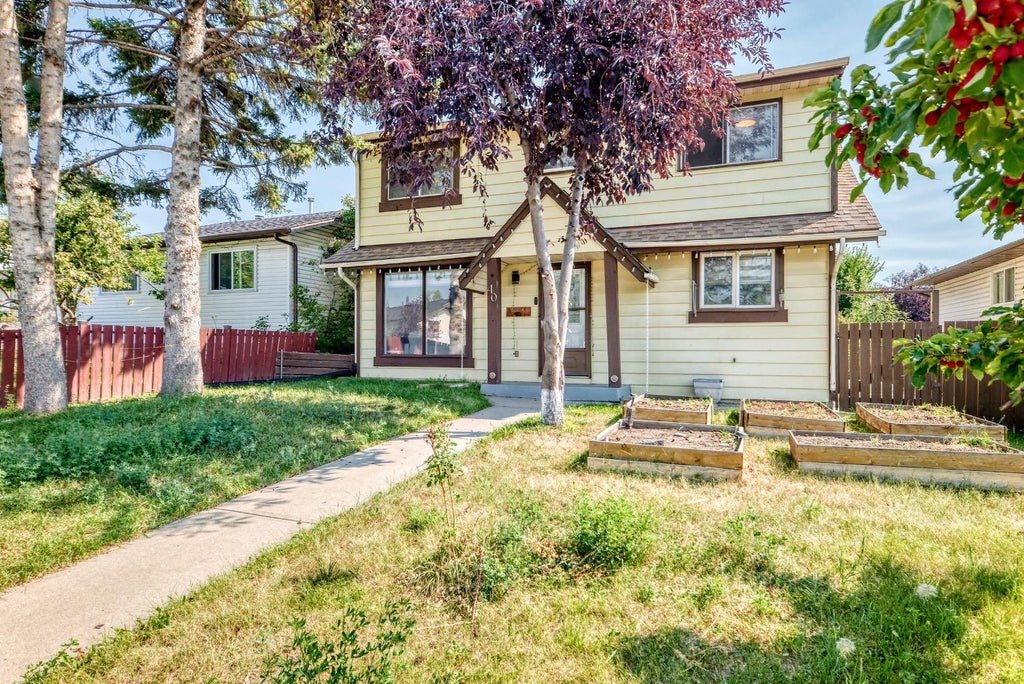 Photo of 40 Falconridge Close NE, Calgary, AB T3J 1A7 (MLS # A2340843)