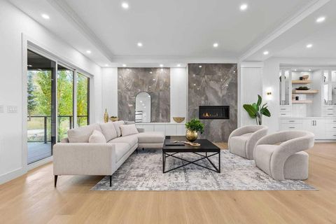 407 Patterson Boulevard SW Calgary AB T3H 3N6