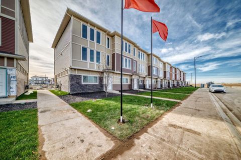 Photo of 145 cheslea mews #63, Chestermere, AB T1X 3H2 (MLS # A2287313)