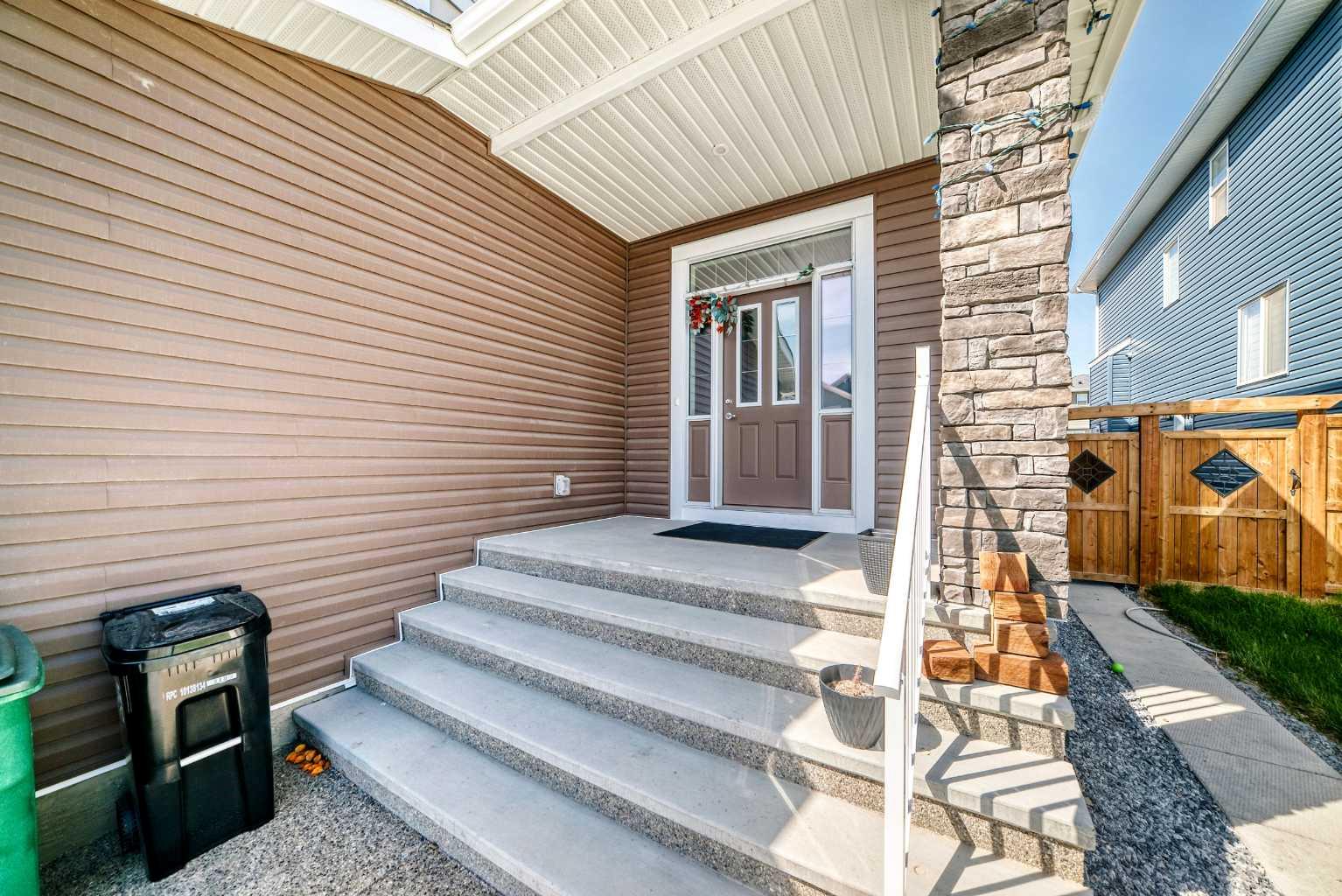 2004 Ravensdun Crescent SE
