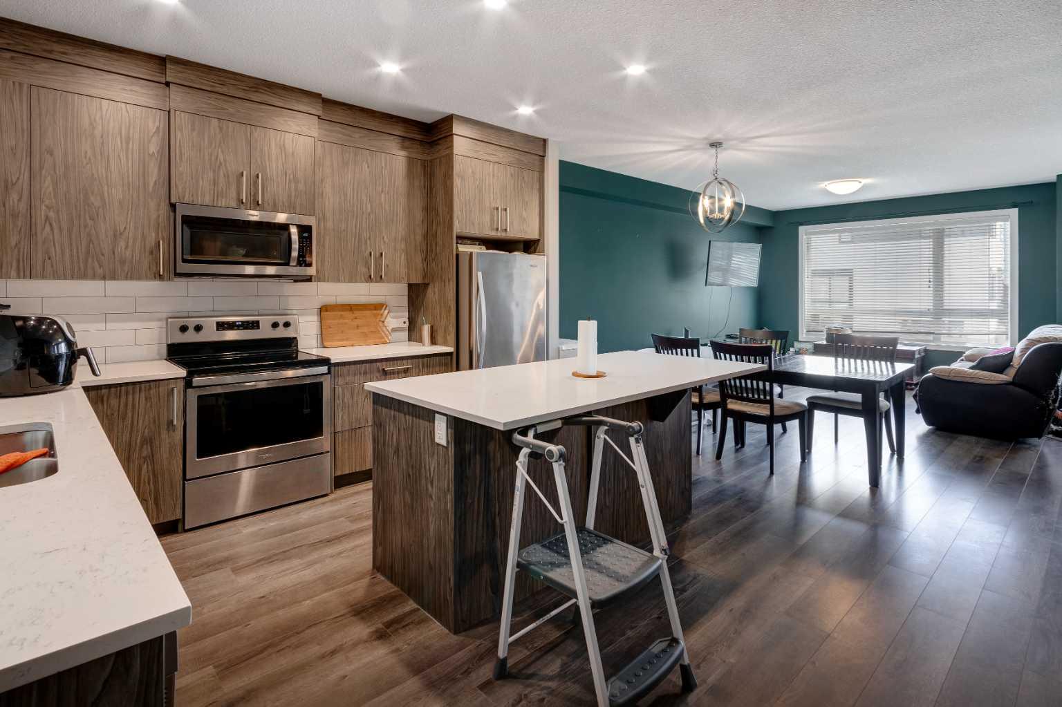 105 Redstone Crescent NE