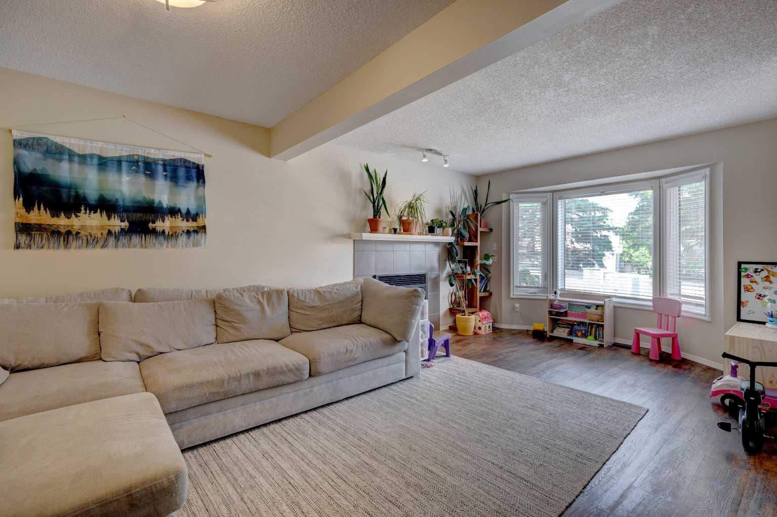 211 Christie Park Mews SW