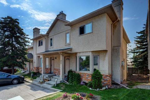 211 Christie Park Mews SW Calgary AB T3H 3H2