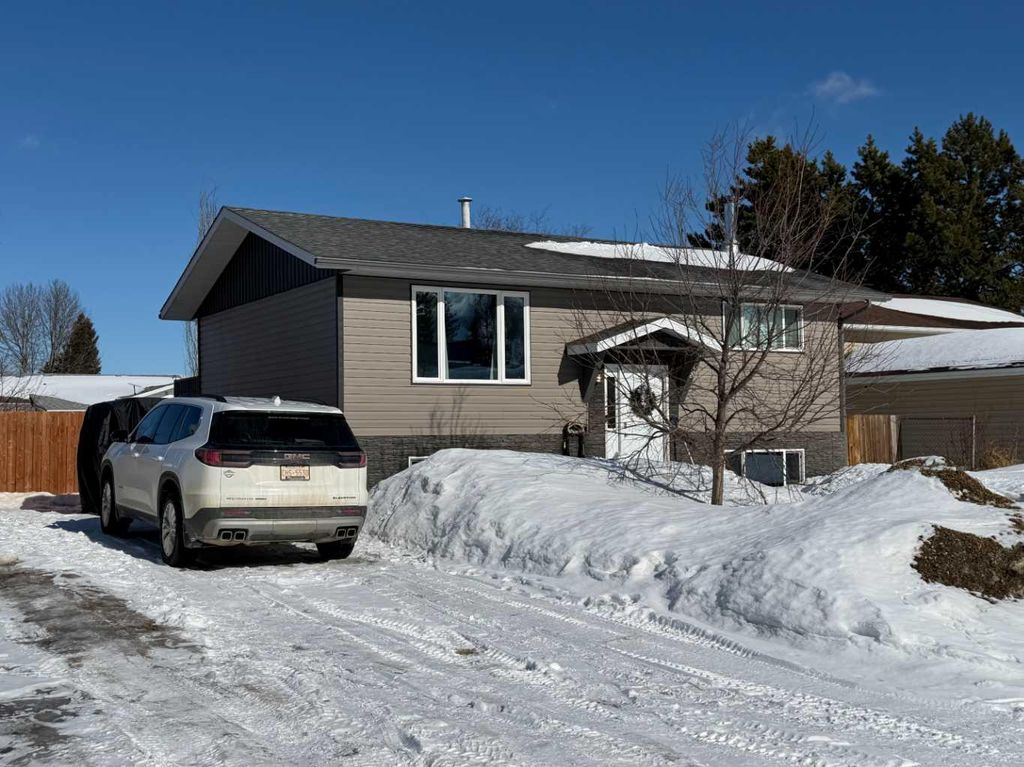 Photo of 908 11 Avenue SE, Slave Lake, AB T0G 2A3 (MLS # A2279464)