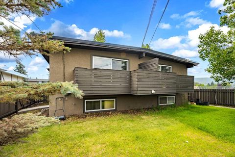 6222 31 Avenue NW 3 Calgary AB T3B 1J8