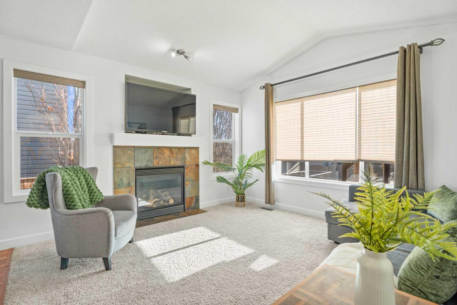 303 Drake Landing Close