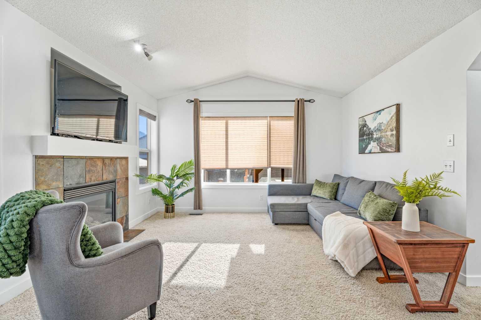 303 Drake Landing Close