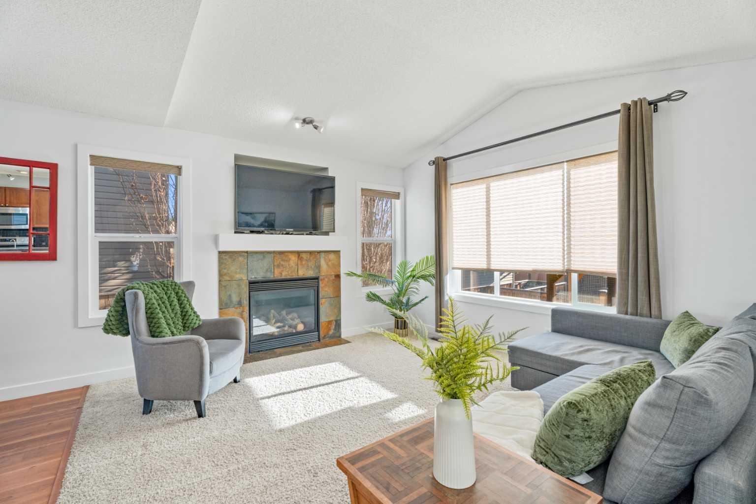 303 Drake Landing Close