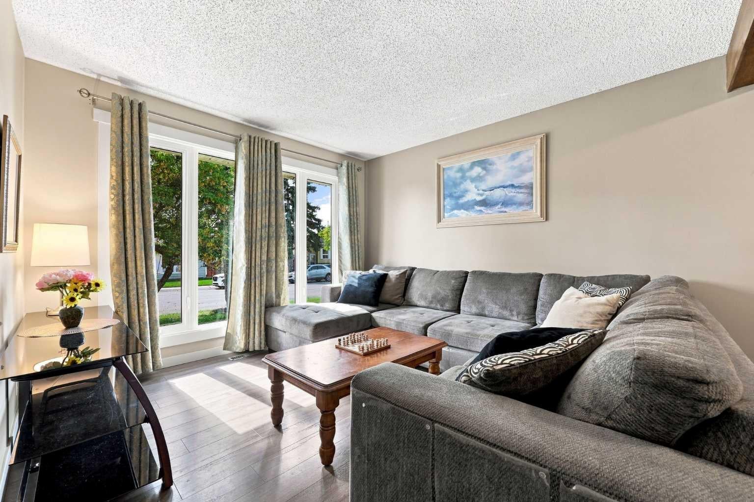27 Erin Grove Close SE
