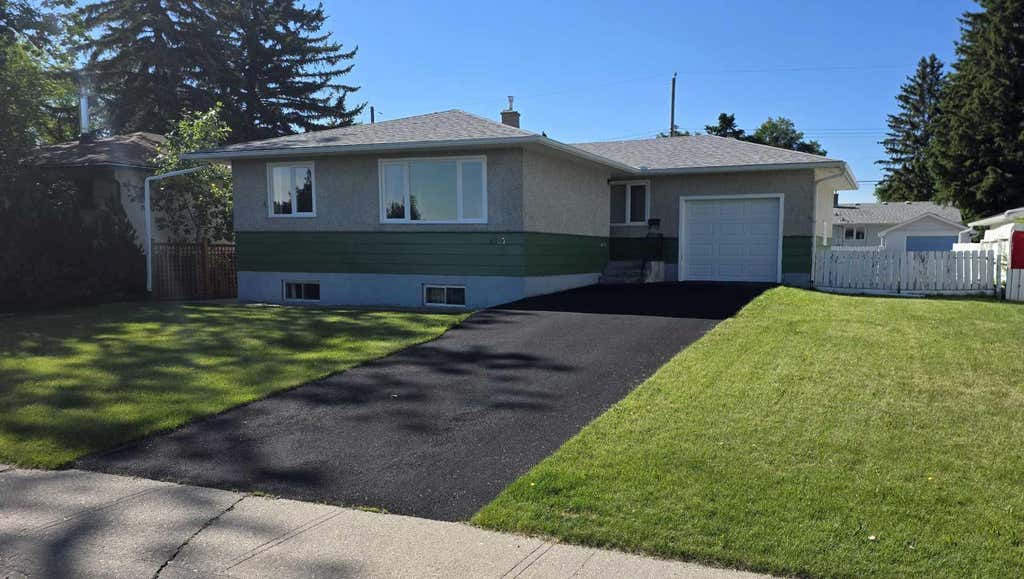 Photo of 4907 10 Avenue SW, Calgary, AB T3C 0M3 (MLS # A2325185)