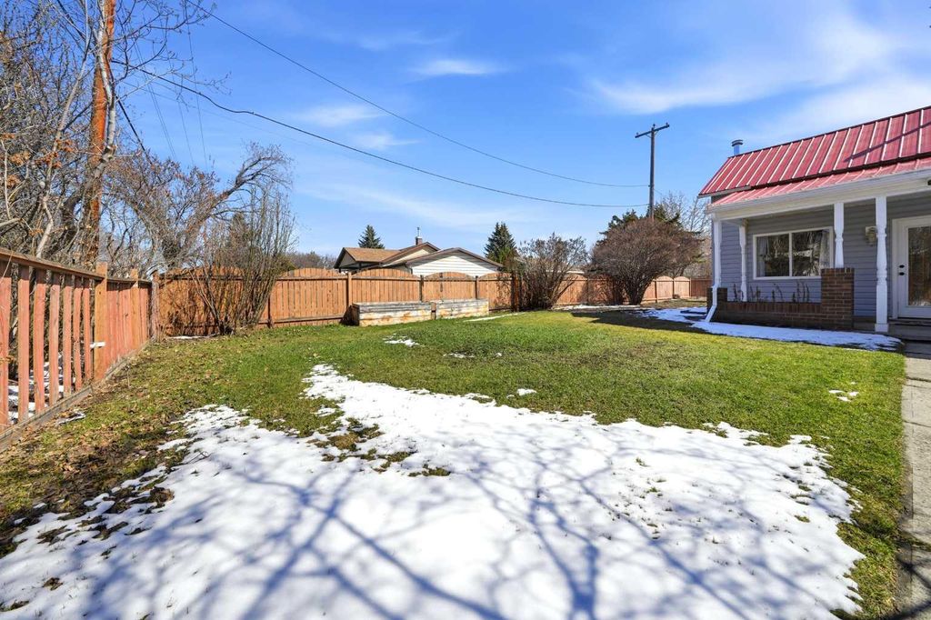 Photo of 5019 58 Street, Lacombe, AB T4L 1K7 (MLS # A2301409)