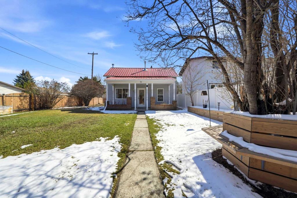 Photo of 5019 58 Street, Lacombe, AB T4L 1K7 (MLS # A2301409)