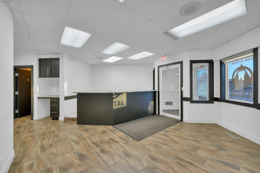 Photo of 5116 52 Street #1, Red Deer, AB T4N 6Y4 (MLS # A2292591)