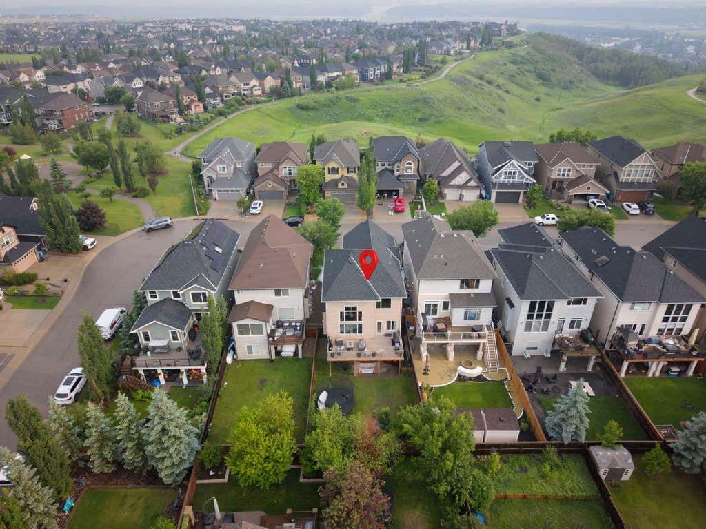 Photo of 173 Cranarch Close SE, Calgary, AB T3M 0T9 (MLS # A2326305)