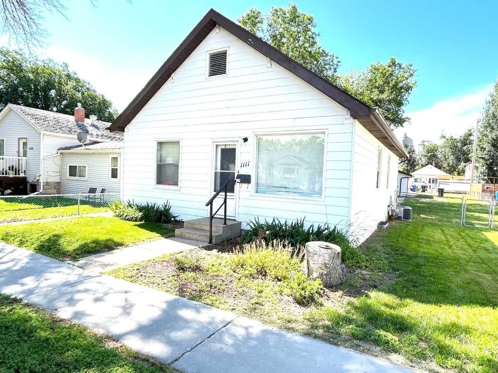 Photo of 1111 Braemar Street SE, Medicine Hat, AB T1A 0W1 (MLS # A2324499)