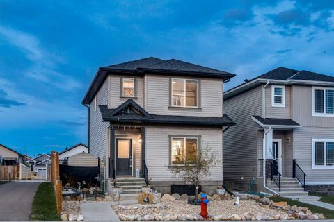 Photo of 123 DRAKE LANDING Loop, Okotoks, AB T1S 0H4 (MLS # A2301815)