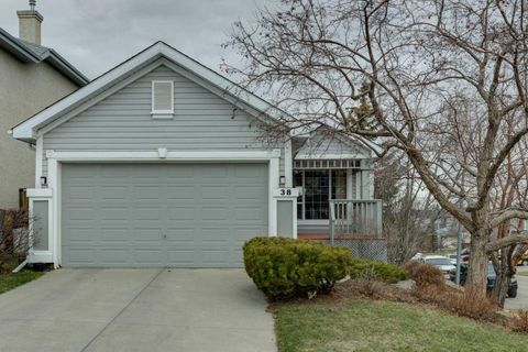 Photo of 38 Citadel Peak Circle NW, Calgary, AB T3G 4E8 (MLS # A2302504)